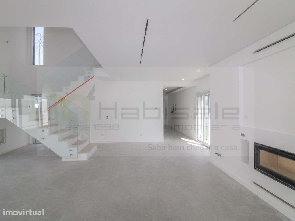 Moradia com Piscina em condomínio a 10 minutos da praia - Grande imagem: 4/27