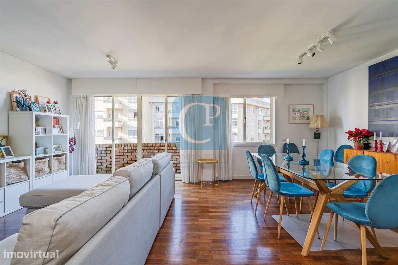 Apartamento T2 remodelado na Cooperativa dos Arquitetos em Aldoar - Grande imagem: 5/28