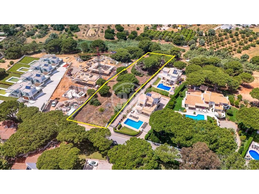 Terreno com Projeto Aprovado para 2 Moradias com Piscina ! Açoteias...-13