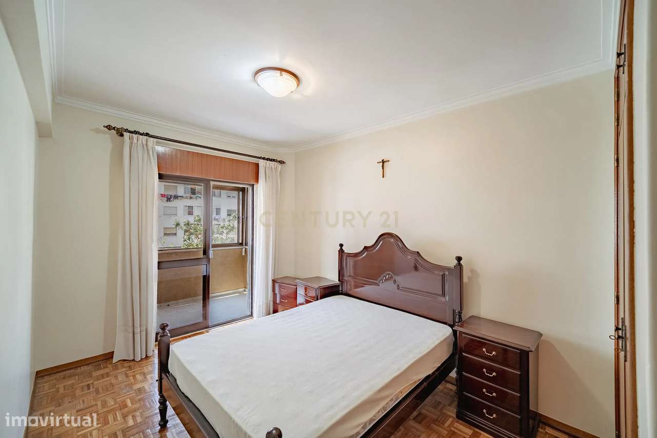 Apartamento T3 em Amora, Seixal - Oportunidade Única!-15