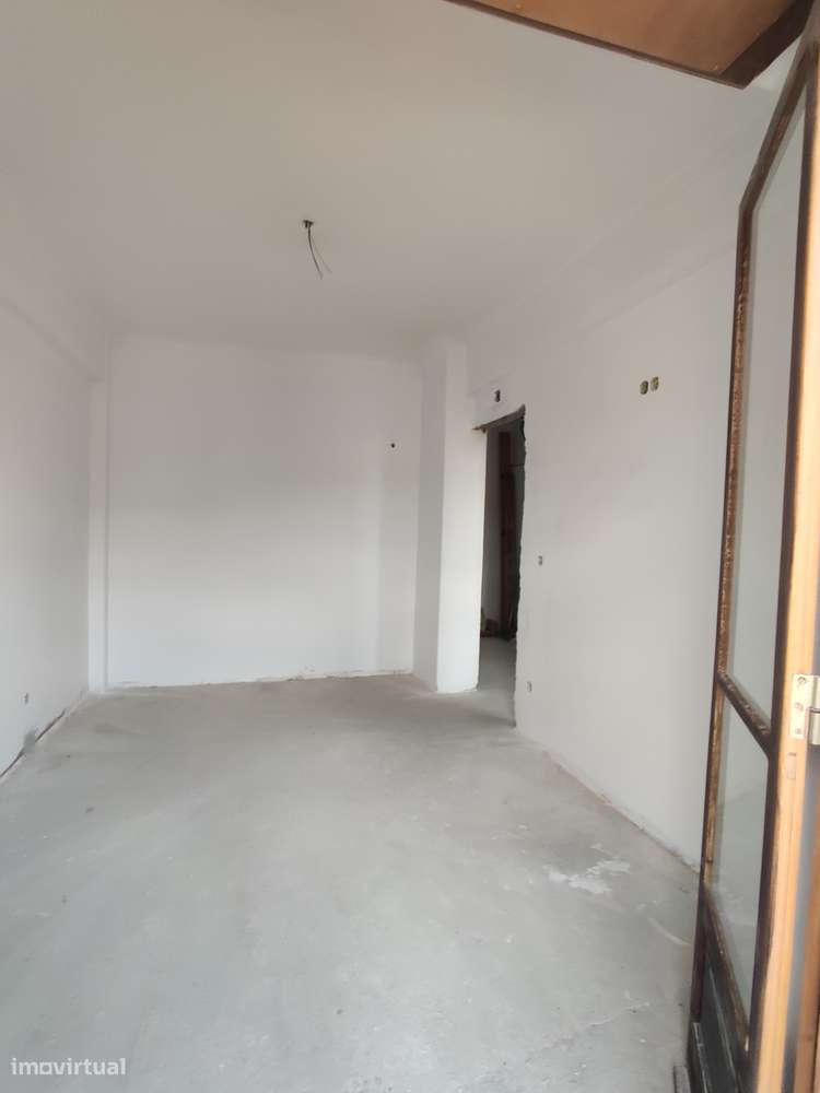 Oportunidade I APARTAMENTO T1 I Cento de Alverca-6