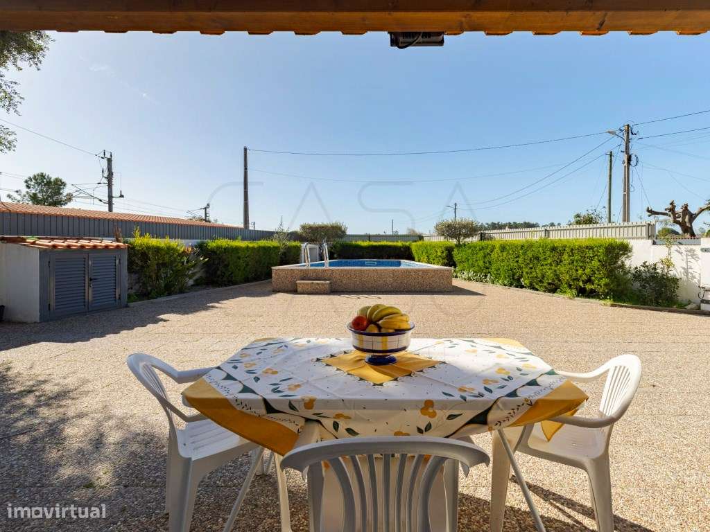 Moradia térrea com logradouro, piscina e estacionamento em Grândola-7