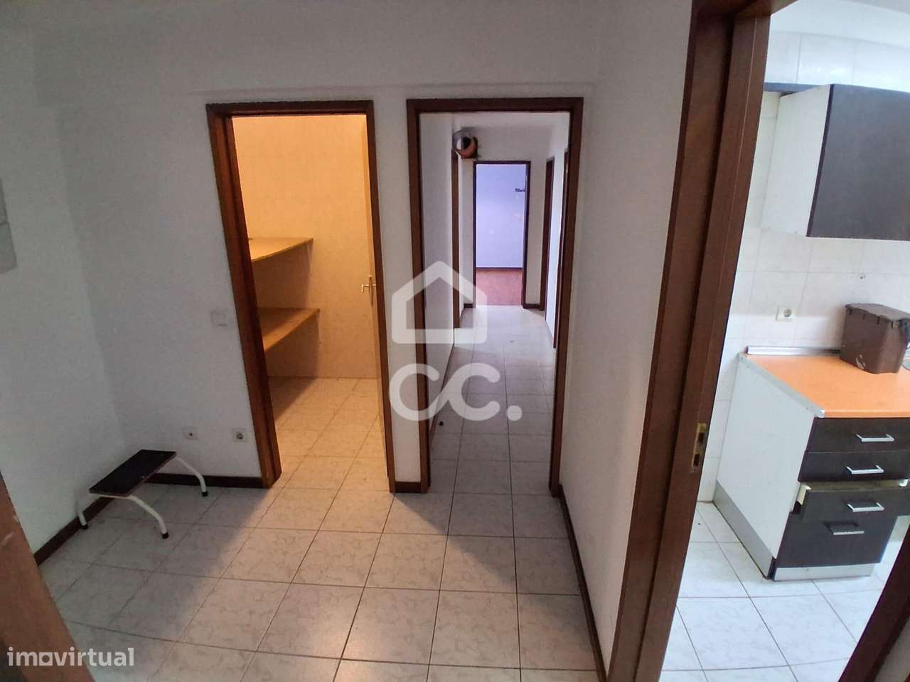 Apartamento T3 em fase de início de renovação total, com Lugar de gar-10