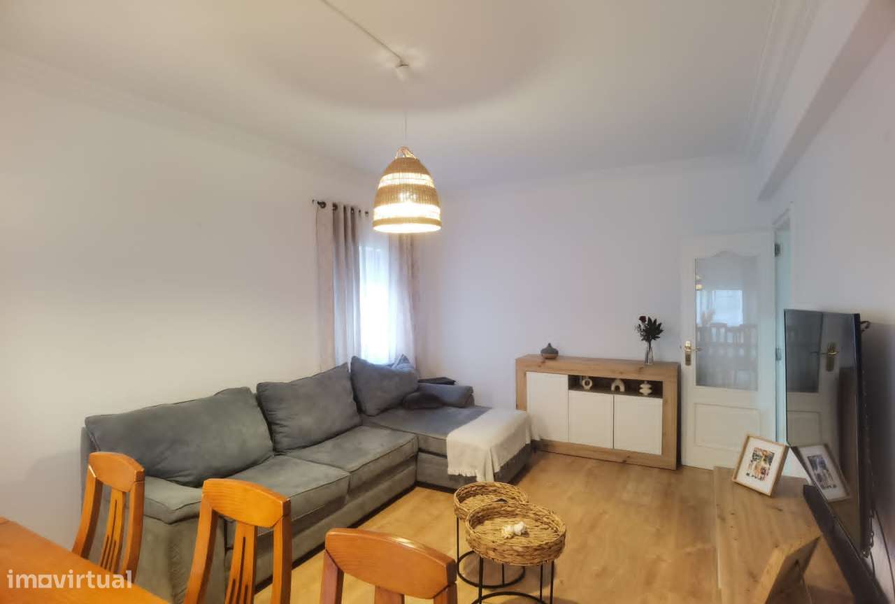 Apartamento T2 Renovado Almada-15