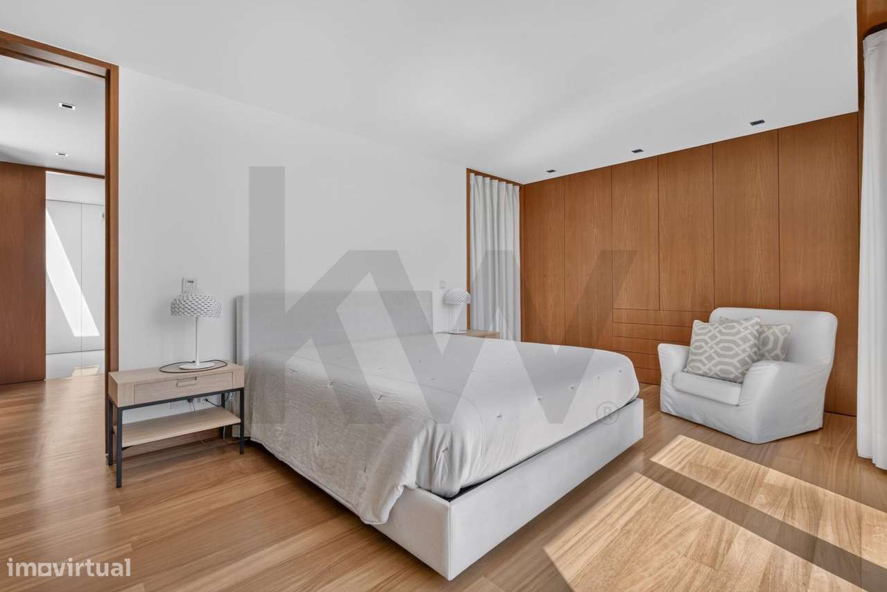 Moradia T5 de Luxo com Piscina e Lote de 2.773 m2-32