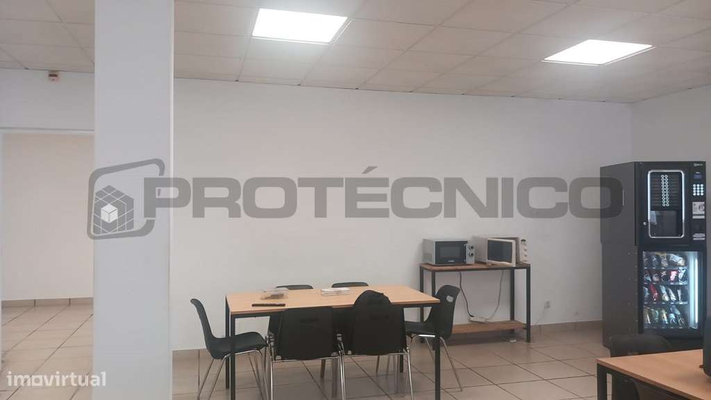 Armazém, 2 400 m², Oiã-10