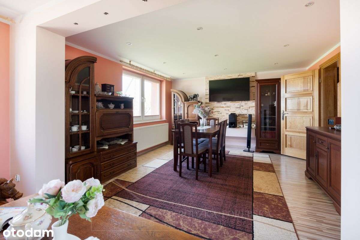 Dom przy lesie z dużą działką-5