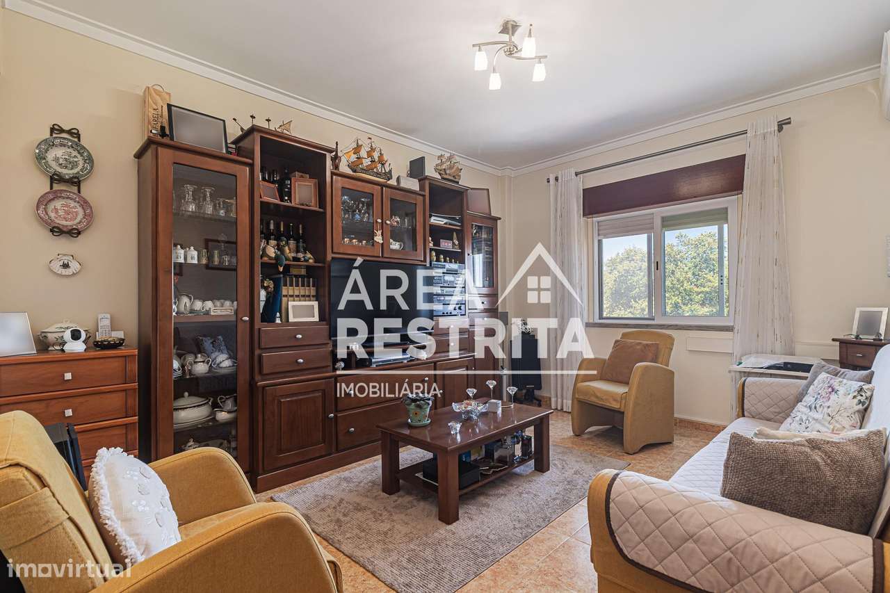 Apartamento T2  Cruz de Pau, Amora-0