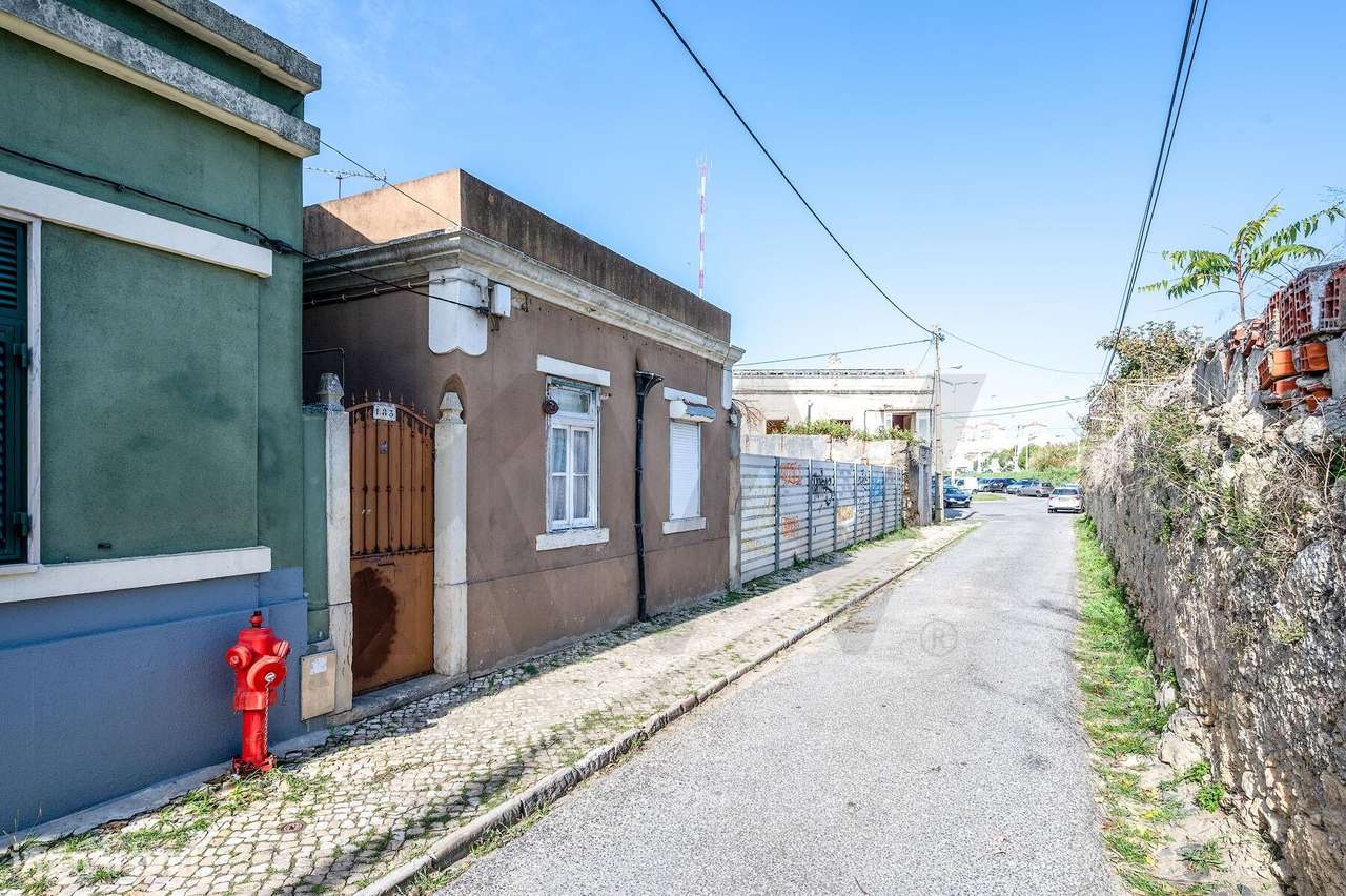 Moradia com lote de 180m2 para Reabilitação - Grande imagem: 3/16