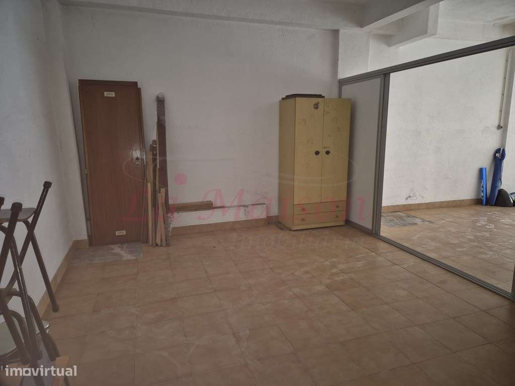 Garagem com wc em Odivelas - Grande imagem: 4/14