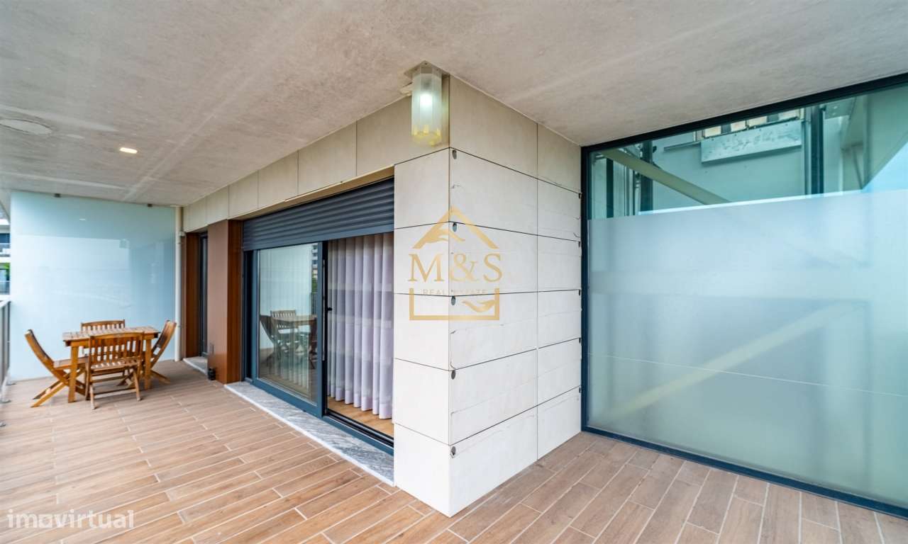 Apartamento T1 , Vistas Rio , Cond.Fechado, varanda, garagem,Antas-5