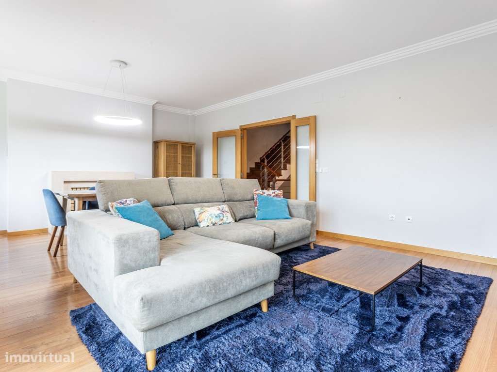 Moradia T3+1 em condomínio com piscina conforto e qualidade de vida... - Grande imagem: 4/45