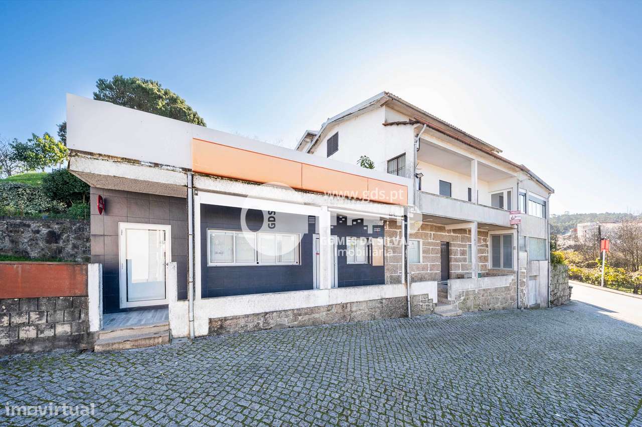 Moradia T3+1 com Espaços Comerciais – Ideal para Viver e Investir - Grande imagem: 2/57