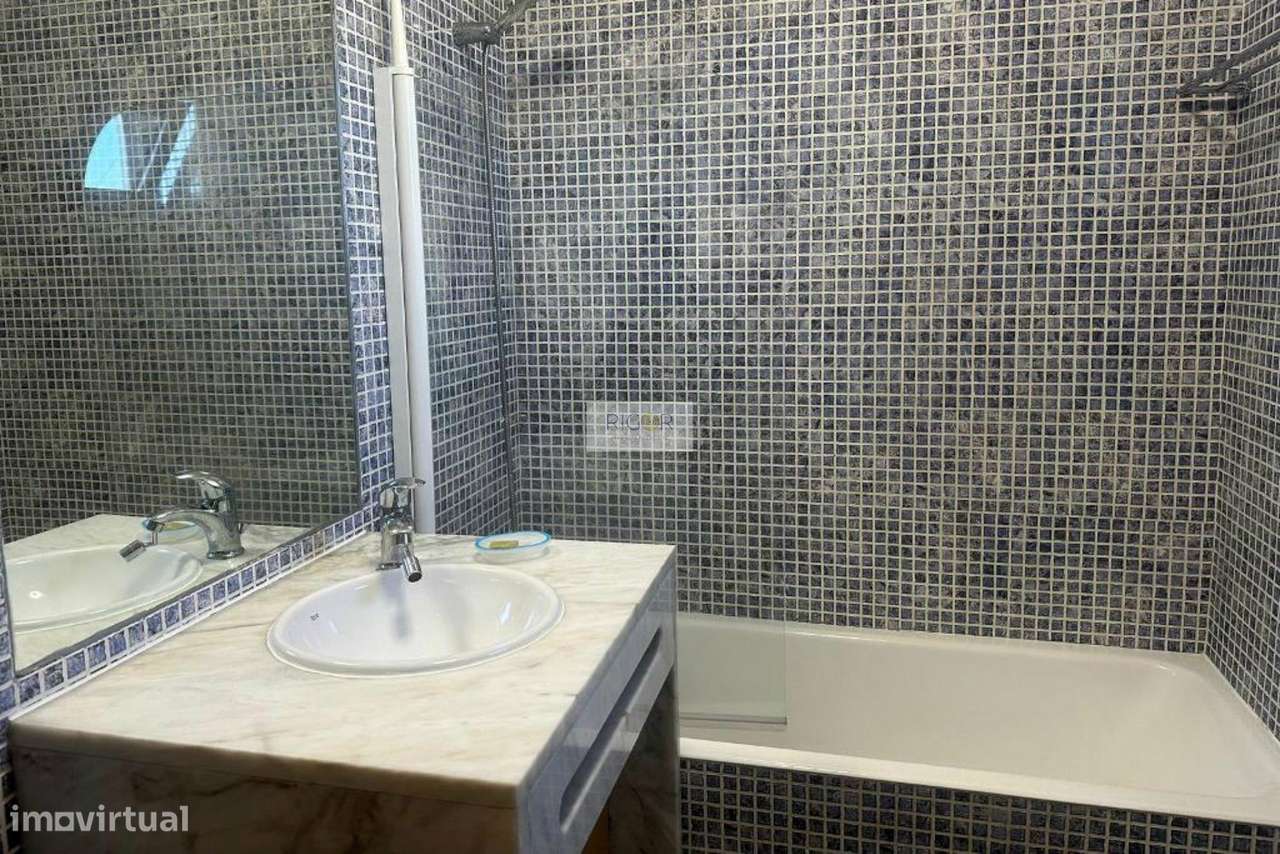 Apartamento T3 no último piso com 2 frentes de orientação na Cidade da-11