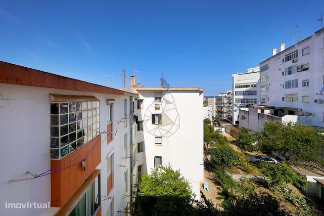 Apartamento T4 Completamente Renovado em Portimão-5