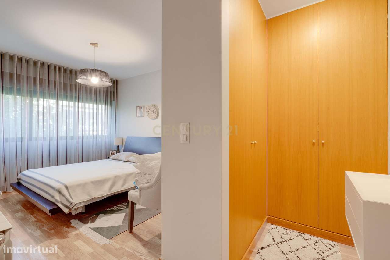 T4 com elegância e centralidade: O Seu Próximo Lar em Vila Nova de Gai-9