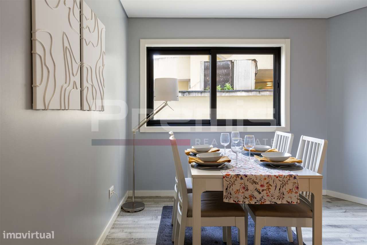 T1 no centro do Porto em frente ao metro-9