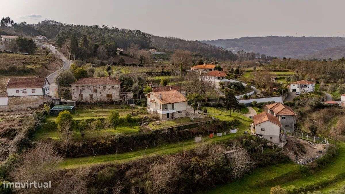 Exclusiva Moradia T4 com 556m² e 1.000m² de Terreno-36