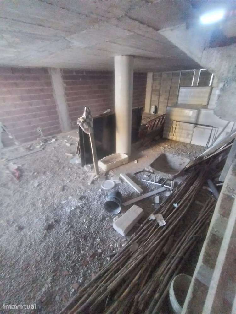 Moradia t-4 em construção pederneira -Nazaré com piscina const de luxo-21