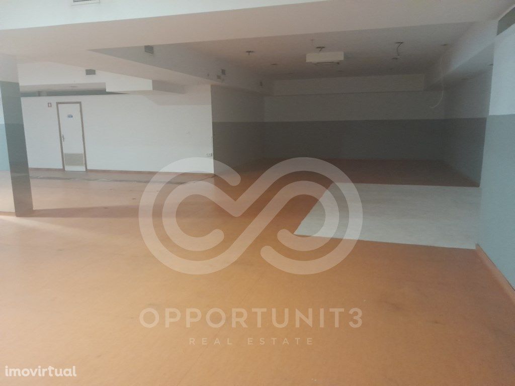 Espaço Comercial_ Armazém em Aguas Santas