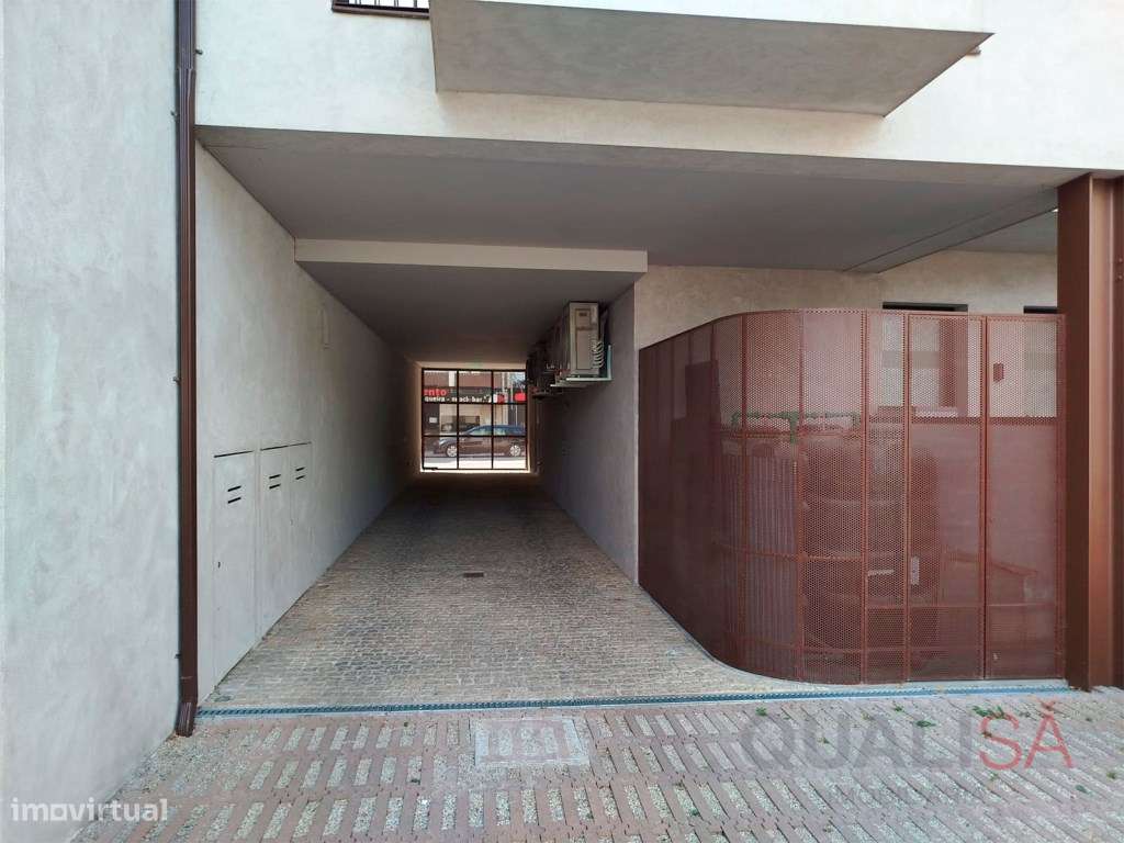 Apartamento T2 com varanda e lugar de garagem localizado no centro ...-18