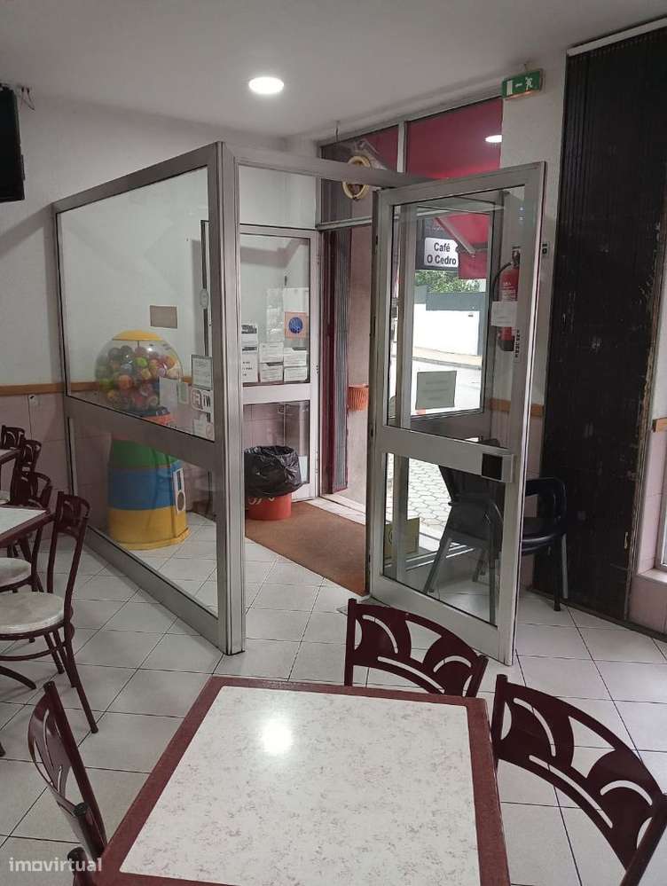 GRANDE OPORTUNIDADE ! TRESPASE DE CAFE EM GAIA-29