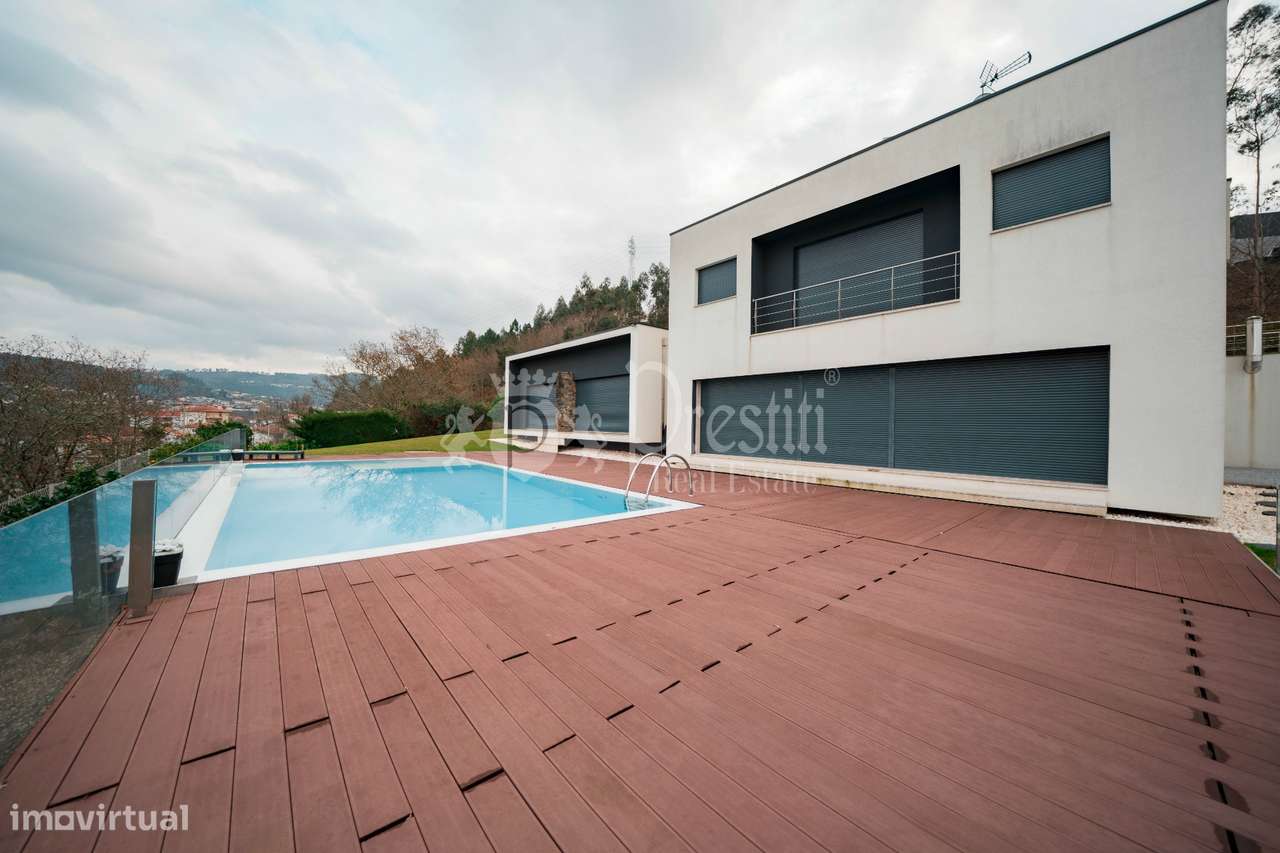 Moradia T4 com Vistas Deslumbrantes em Guimarães-54