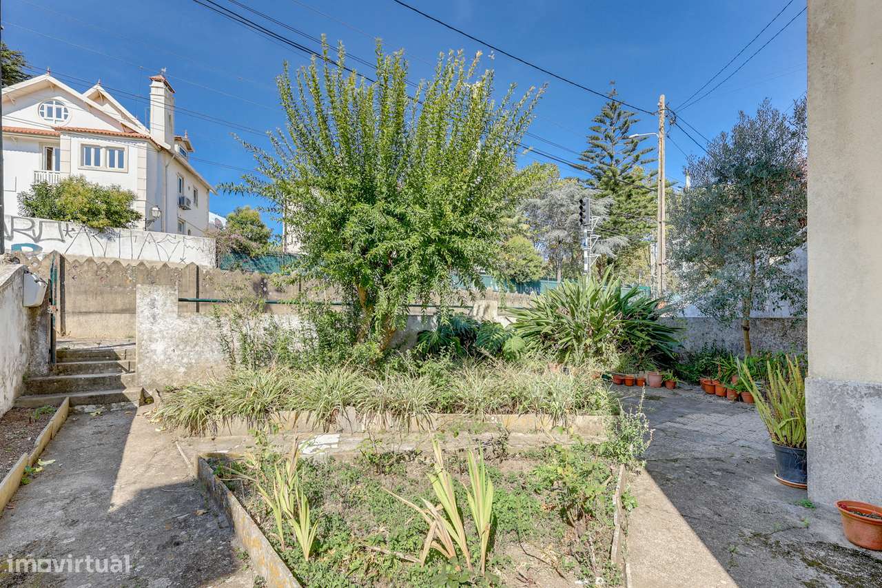 Andar de moradia T3 Para Renovar com Jardim e Localização Privilegiada-25