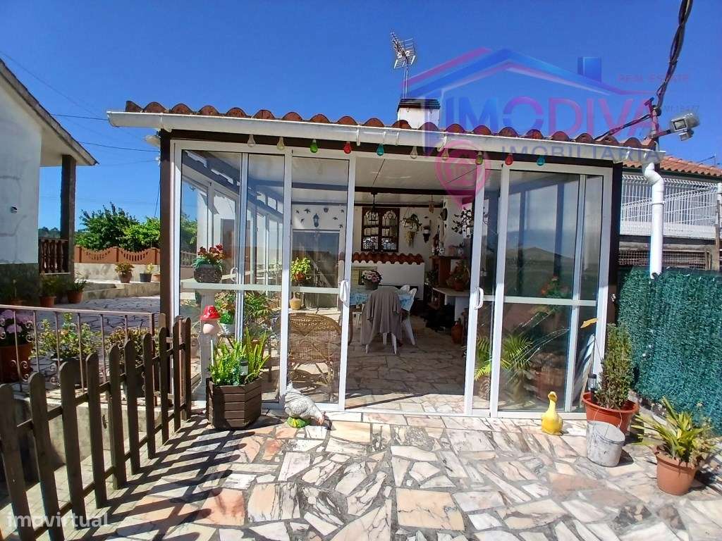 Moradia térrea T4, com churrasqueira e jardim em Arega-40
