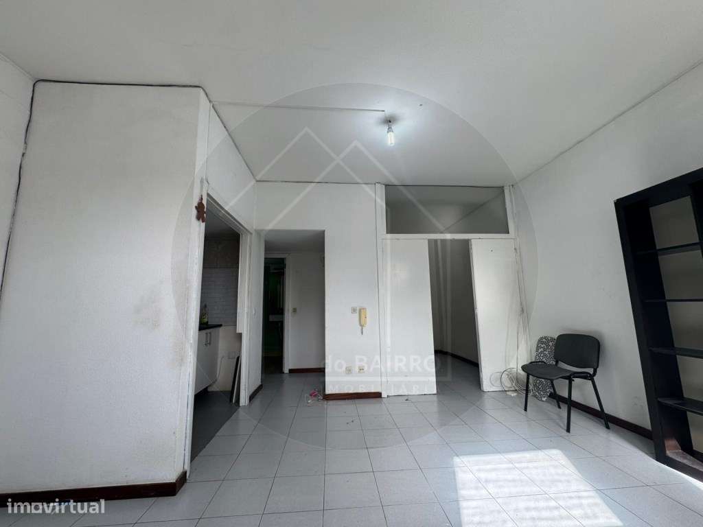 Apartamento T0, boa luminosidade, às Antas, Porto - Grande imagem: 2/10