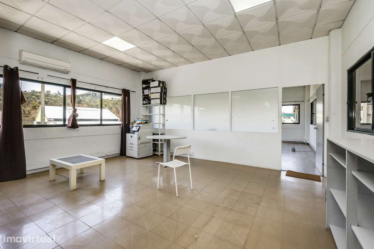 Armazém de 636 m² no Parque Industrial da Granja-8