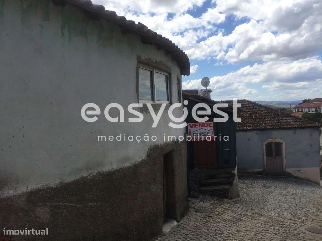 Moradia V4 para recuperar situada na lindíssima aldeia da Açoreira. - Grande imagem: 5/12