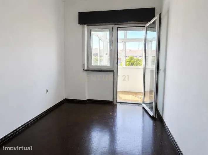 Apartamento T2 em Amora, Seixal - Oportunidade Única!-10