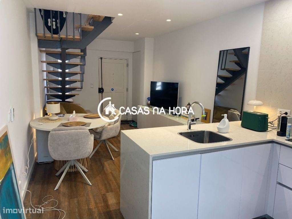 Moradia Triplex T2 em Almada na Rua Capitão Leitão-7