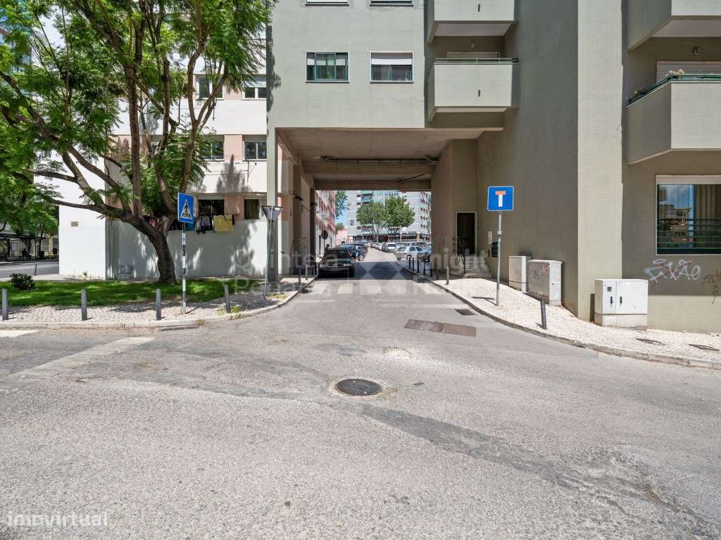 Apartamento T2 remodelado para venda em Verderena, Barreiro-24