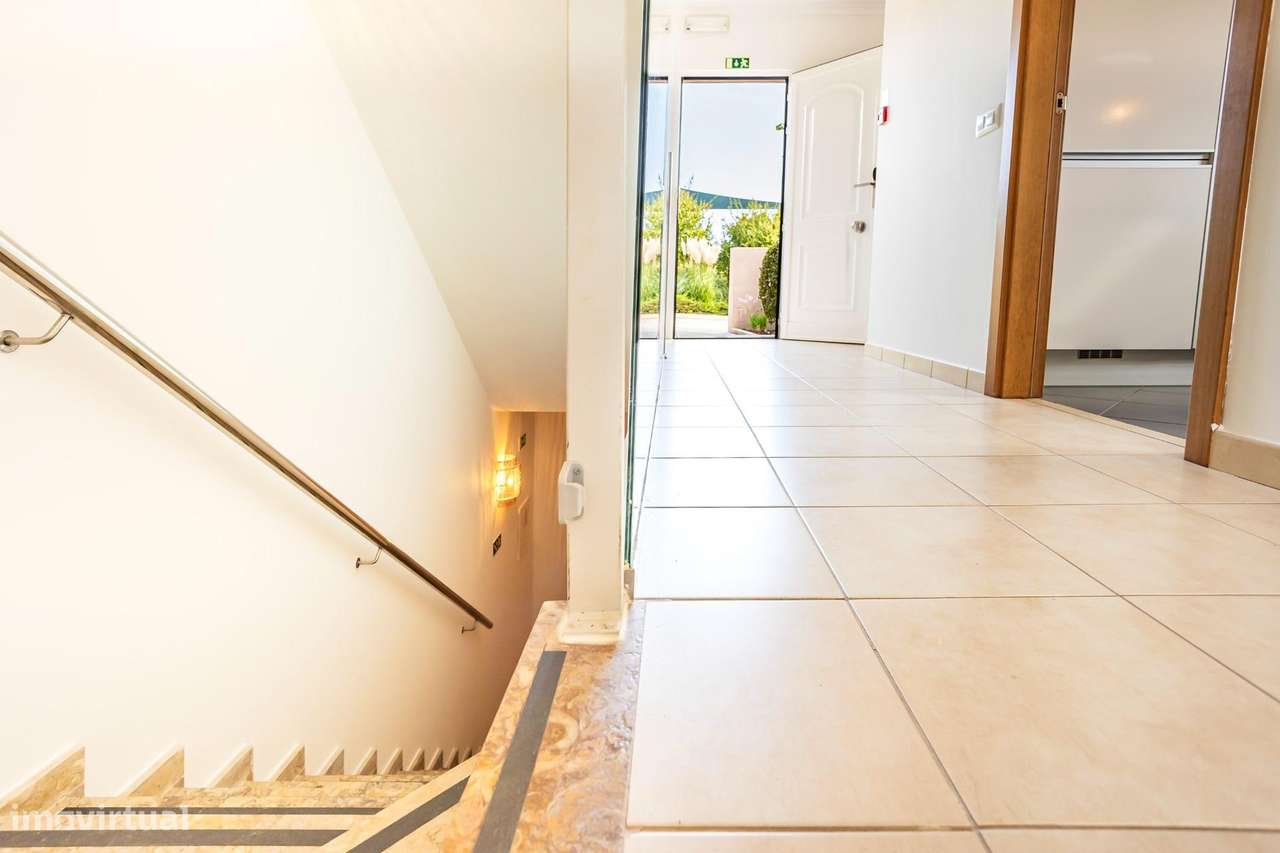 Moradia Geminada T2+1 em Condomínio de Luxo no Algarve-14
