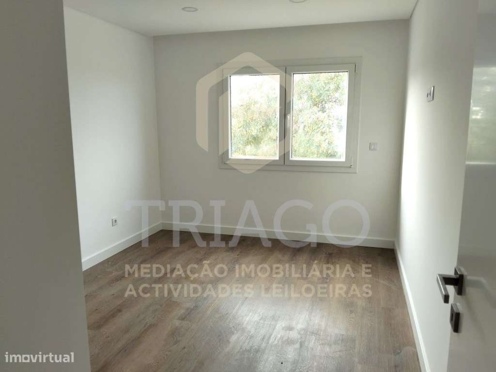Fantástico Apartamento T2 com Varanda-8
