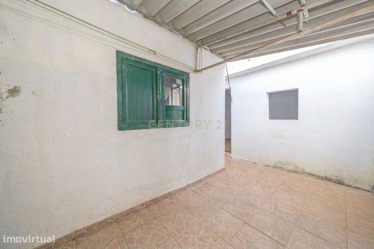 Moradia T2 com Terraço, Quintal e Vista Rio no Casal das Figueiras, Se-26