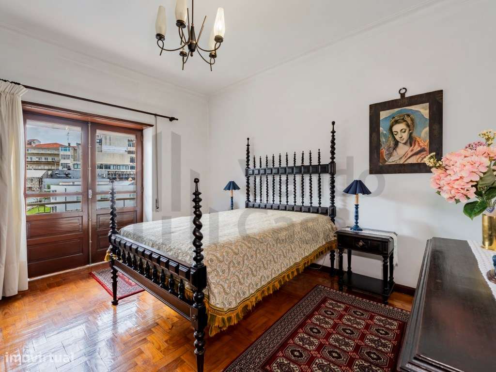 Vende-se T6+1 Braga À Av. Liberdade-20