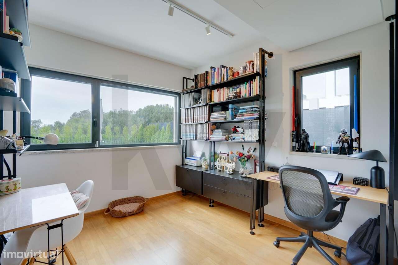 Moradia Contemporânea T3+1 com Piscina em Condomínio Fechado Exclusivo-19