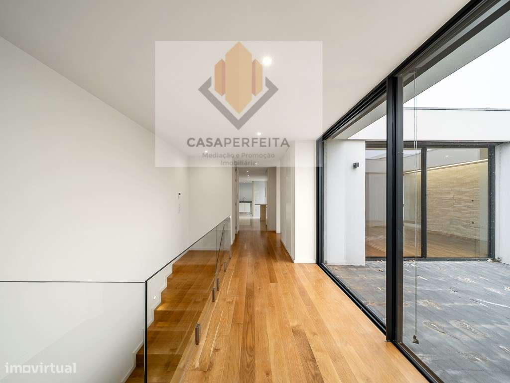 Luxuosa Moradia T4 a 150 metros da Praia - Madalena-44