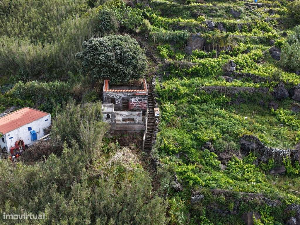 Terreno com Ruína e Acesso Direto ao Mar na Exclusiva Rocha da Relva-3