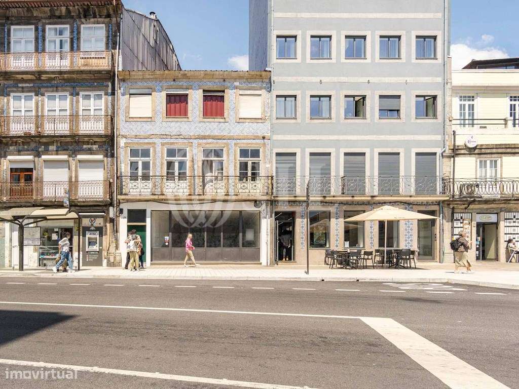 Prédio para reabilitação, ao jardim S. Lázaro, Porto - Grande imagem: 2/47