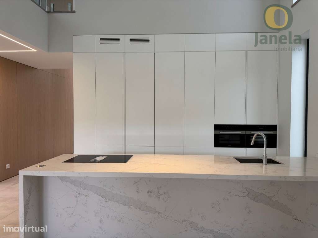 Moradia T4 de Luxo com Piscina, em Primeira Linha de Golfe, Vilamoura-23