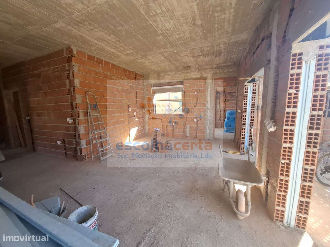 MORADIA TÉRREA T4 ISOLADA EM CONSTRUÇÃO - FERNÃO FERRO-7