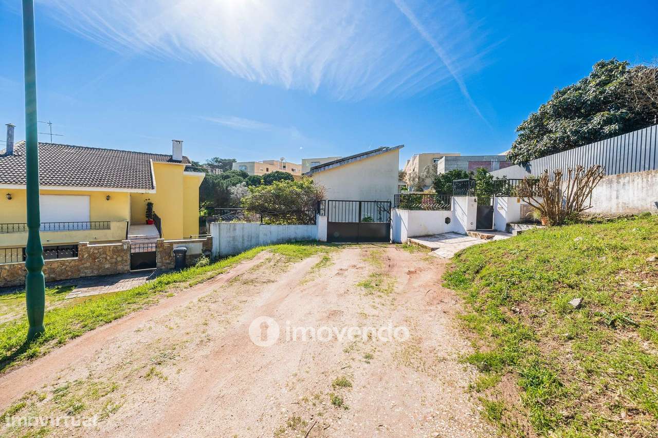 Moradia T3 mais Anexo T1 e Anexo T0 independentes, em Barcarena-59