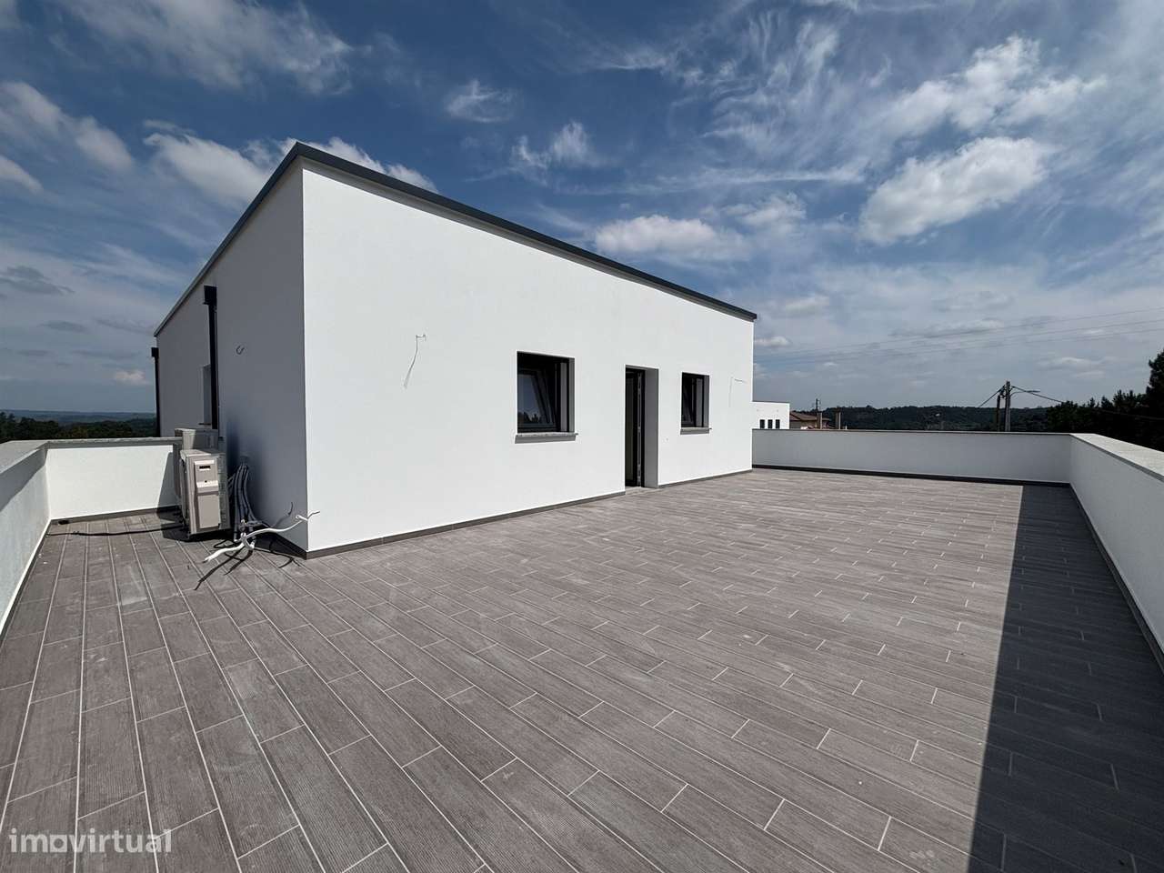 Moradia T4+1/ Terreno / Terraço / Nova / Caxarias-23