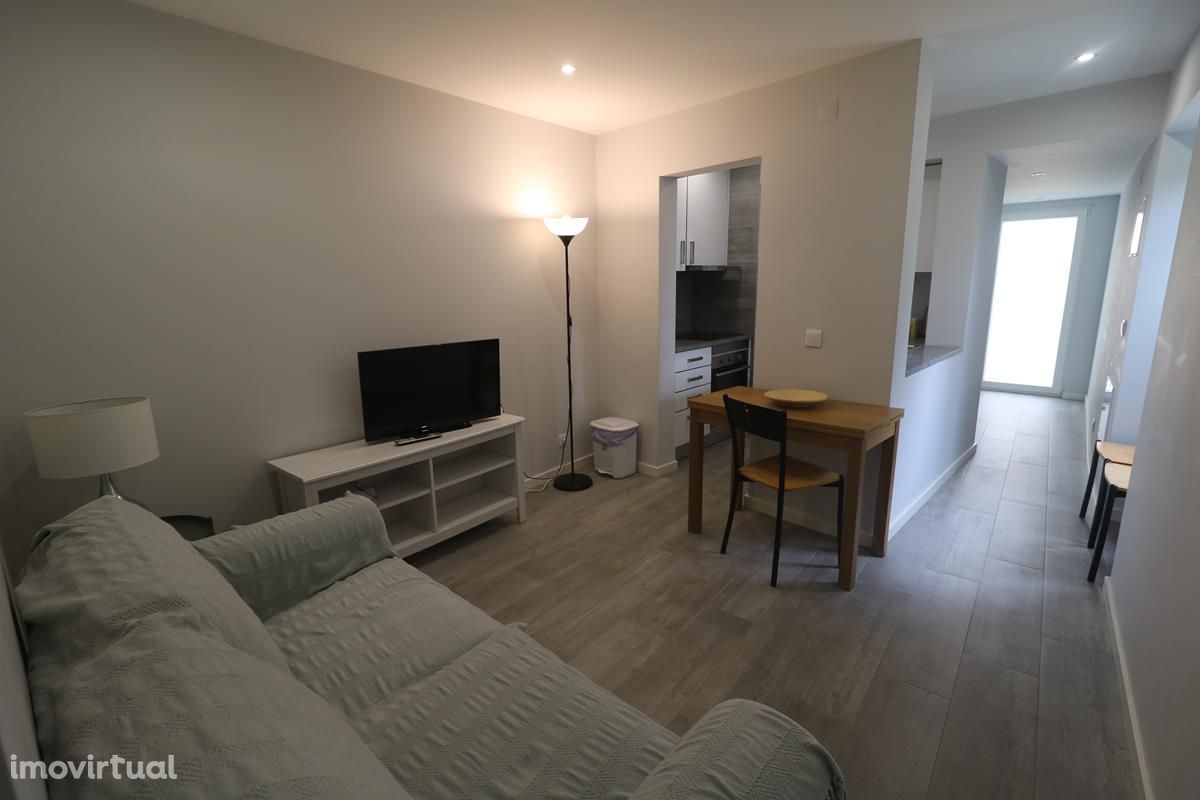 Apartamento T2 para férias, internet e canais em São Martinho do Porto
