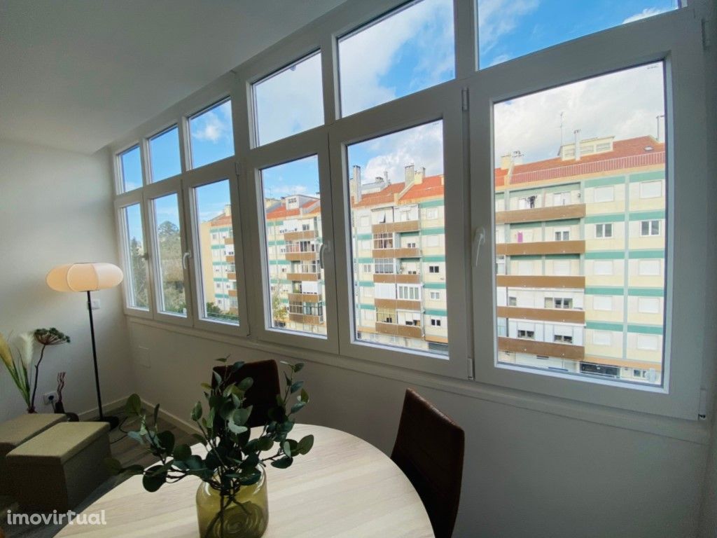 Apartamento T, mobilado, Estrada de Benfica.