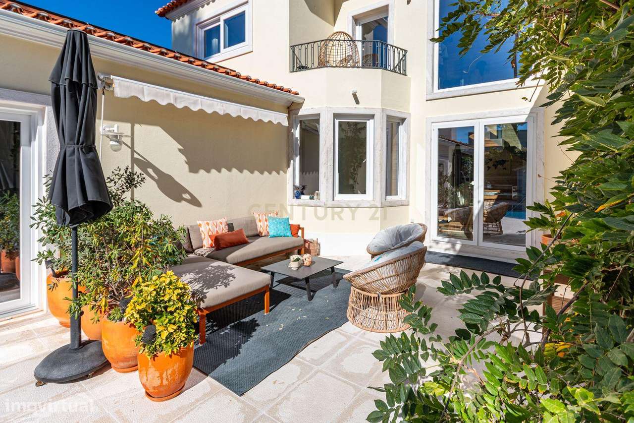 Charme Tradicional • Conforto Moderno • Energia Solar Inteligente (202-37